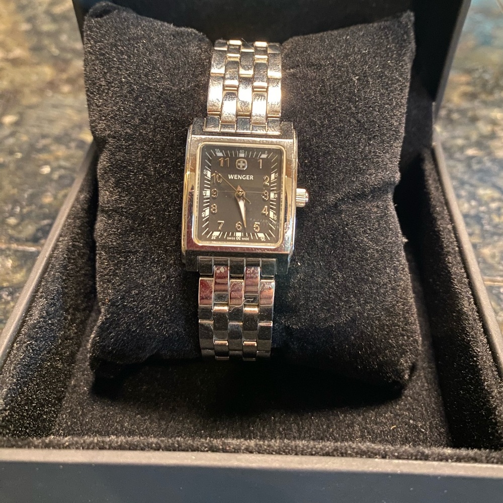 Vintage Ladies Swiss Army / Wenger Dress Watch. Very good condition.